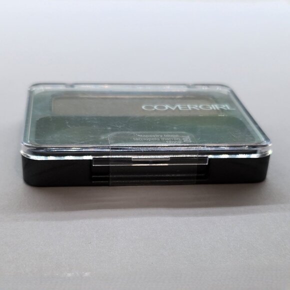 Covergirl Eyeshadow Eyeenhancers in Tapestry Taupe - Picture 5 of 5